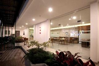 Three Eight Front One Boutique Batu fotoÄŸrafÄ±
