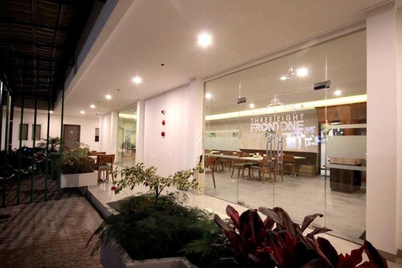 Three Eight Front One Boutique Batu - Genel