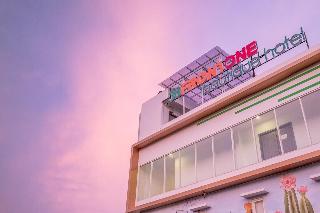 Three Eight Front One Boutique Batu fotoÄŸrafÄ±