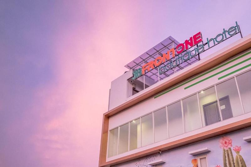 Three Eight Front One Boutique Batu - Genel