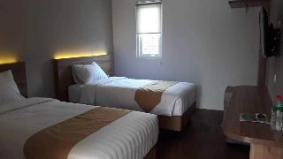 Three Eight Front One Boutique Batu fotoÄŸrafÄ±