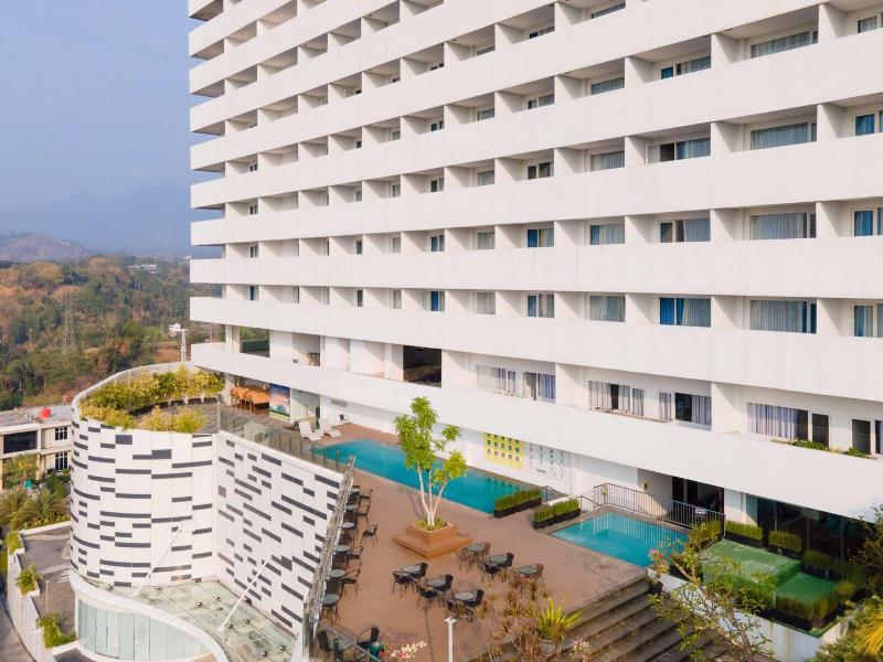 Golden Tulip Springhill Bandar Lampung - Havuz