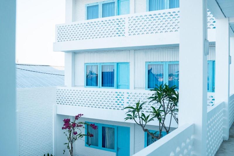 Paras Paros Marina Lodge - Genel