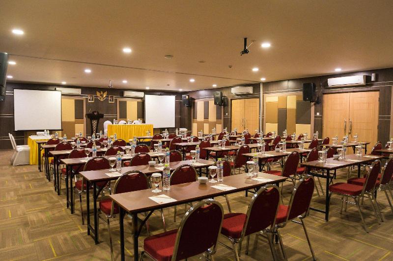 Green Red Hotel Syariah Jombang (Formerly Front On - Toplantı