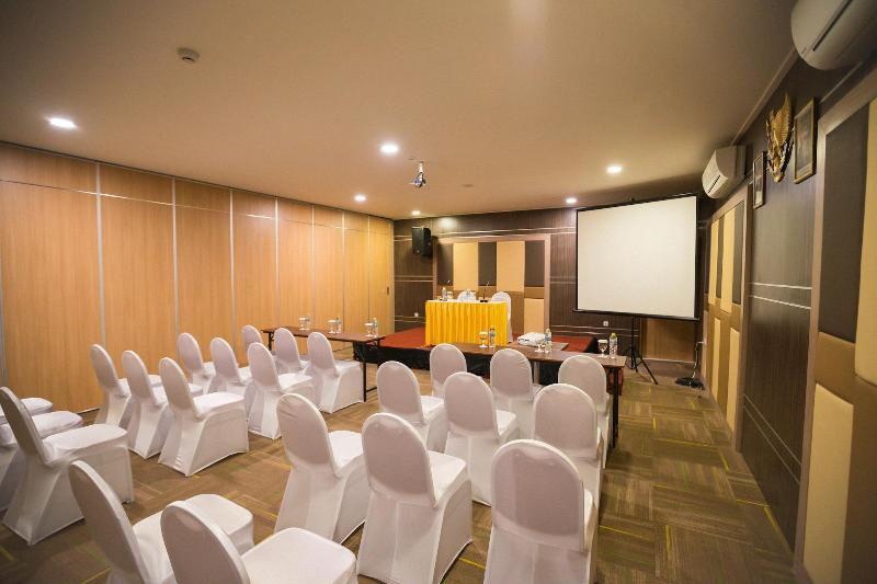 Green Red Hotel Syariah Jombang (Formerly Front On - Toplantı
