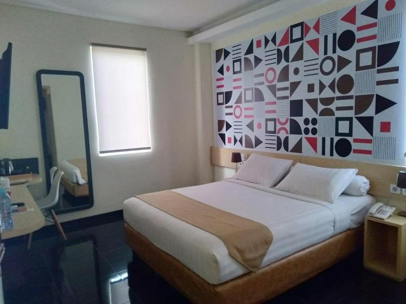 Front One Inn Kediri - Oda