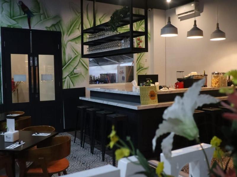 Front One Inn Kediri - Restoran