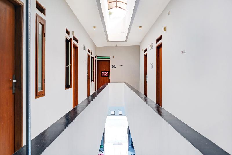 Oyo 1932 Srimahi Residence - Lobi