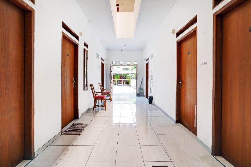 Oyo 1932 Srimahi Residence - Lobi