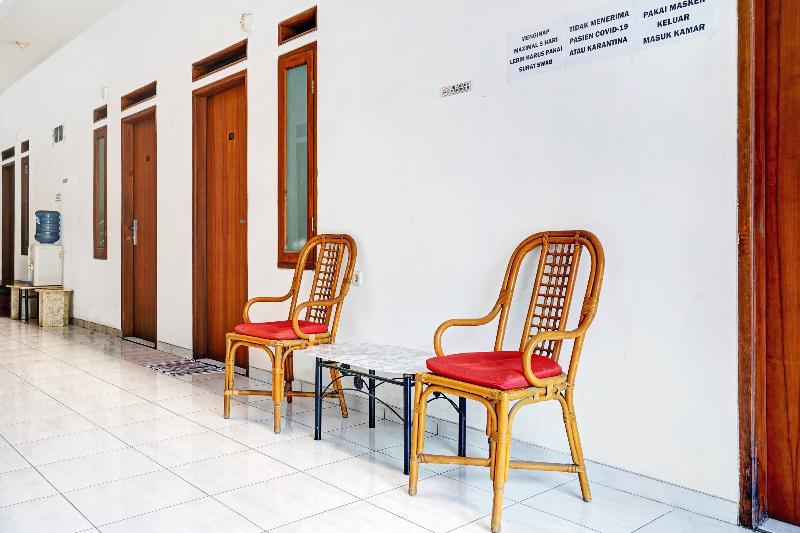 Oyo 1932 Srimahi Residence - Lobi