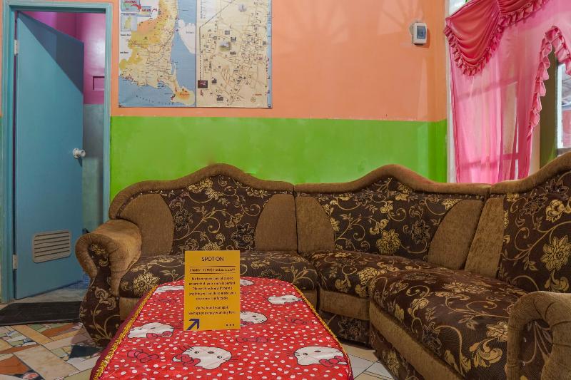Spot On 1762 Gandrung Payungan Family Inn - Lobi