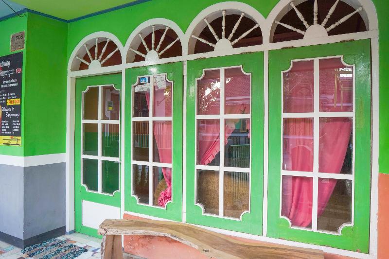Spot On 1762 Gandrung Payungan Family Inn - Lobi