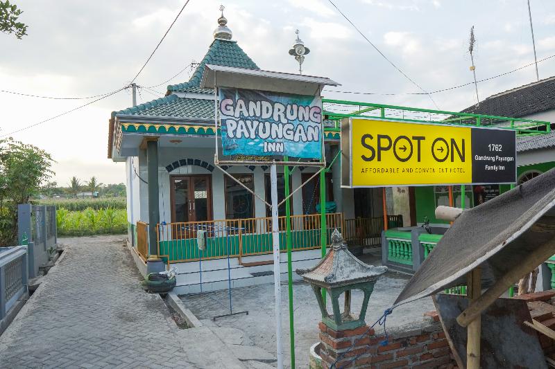 Spot On 1762 Gandrung Payungan Family Inn - Genel