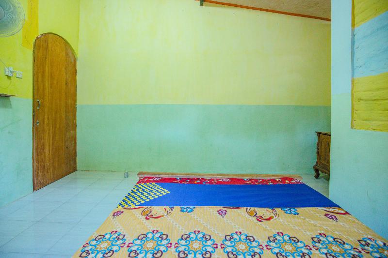 Spot On 1762 Gandrung Payungan Family Inn - Oda