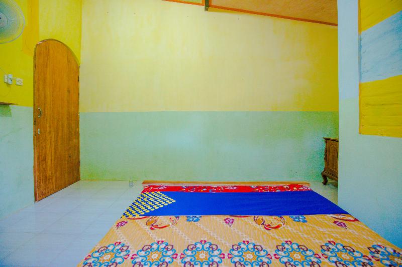 Spot On 1762 Gandrung Payungan Family Inn - Oda