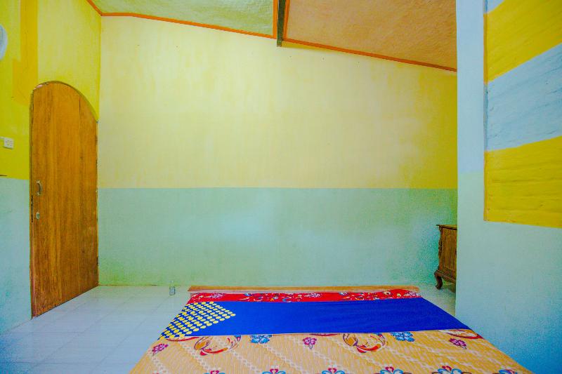Spot On 1762 Gandrung Payungan Family Inn - Oda