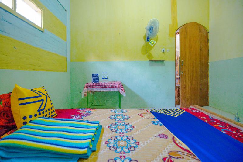 Spot On 1762 Gandrung Payungan Family Inn - Oda