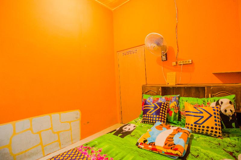 Spot On 1762 Gandrung Payungan Family Inn - Oda
