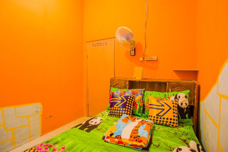 Spot On 1762 Gandrung Payungan Family Inn - Oda