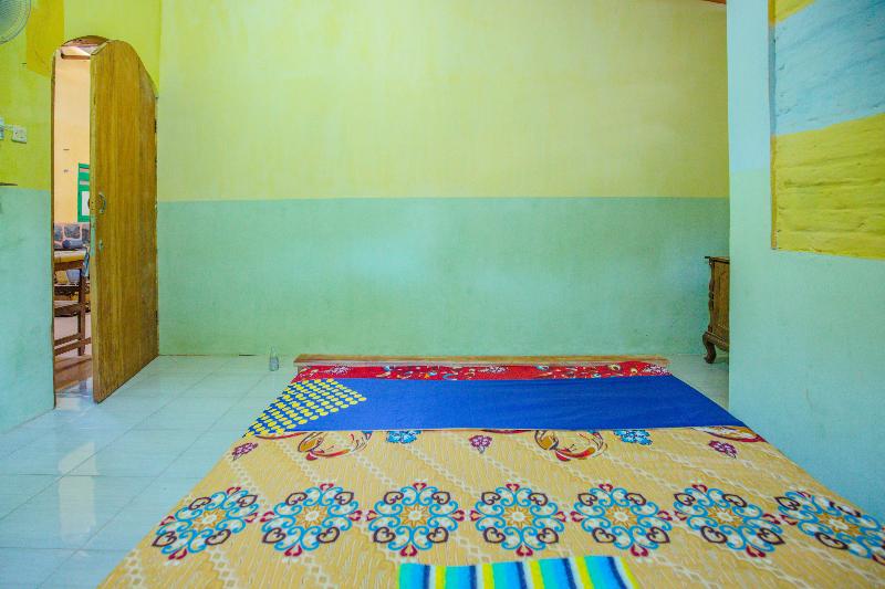 Spot On 1762 Gandrung Payungan Family Inn - Oda