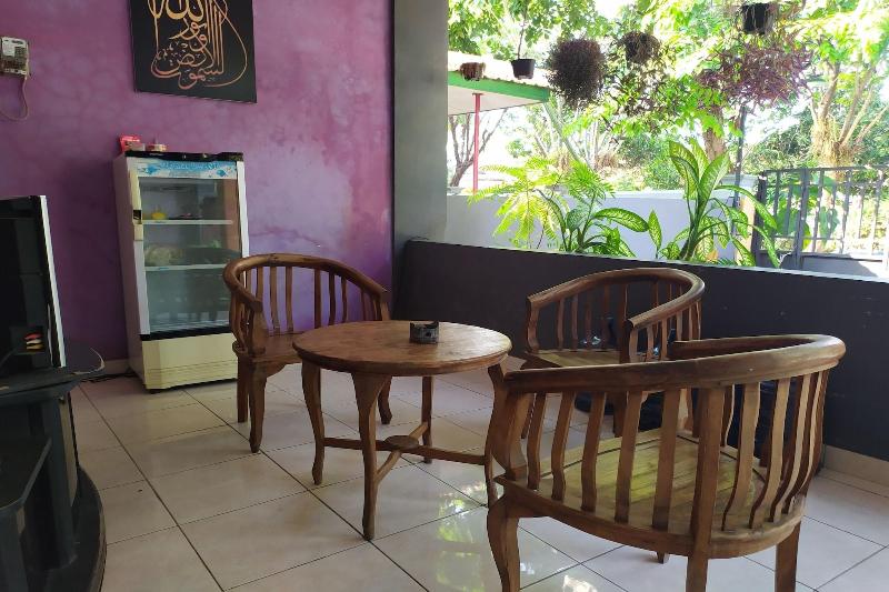 Yulia Guesthouse - Lobi