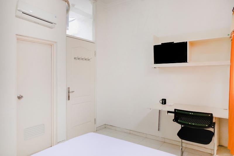 Oyo Life 2760 Kost Simpang Borobudur 47 - Oda
