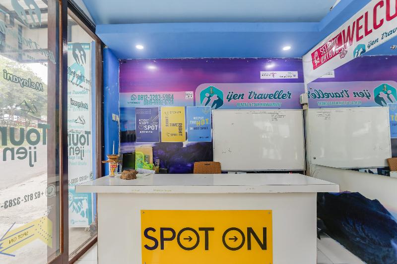 Ijen Traveller Homestay by ZUZU - Lobi