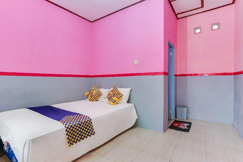 Ijen Traveller Homestay by ZUZU - Oda