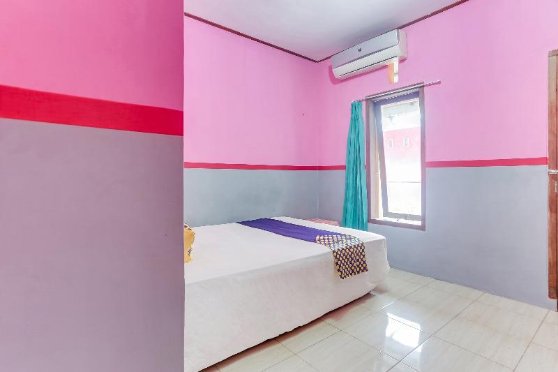 Ijen Traveller Homestay by ZUZU - Oda