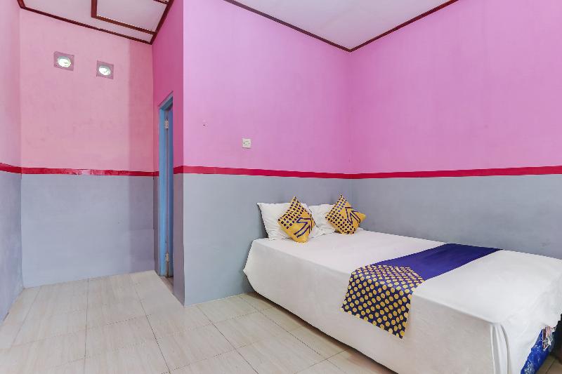 Ijen Traveller Homestay by ZUZU - Oda
