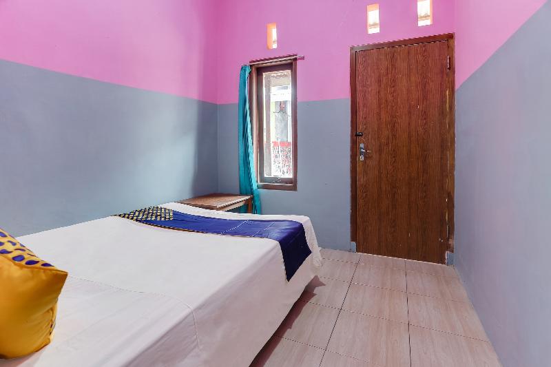 Ijen Traveller Homestay by ZUZU - Oda