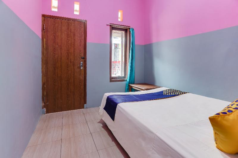 Ijen Traveller Homestay by ZUZU - Oda