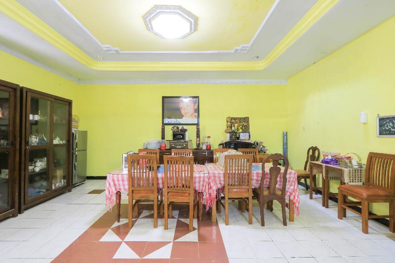 Spot On 2440 Wallet Family Residence - Lobi