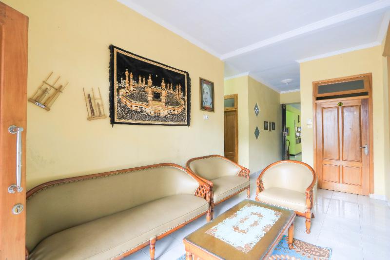 Spot On 2440 Wallet Family Residence - Lobi