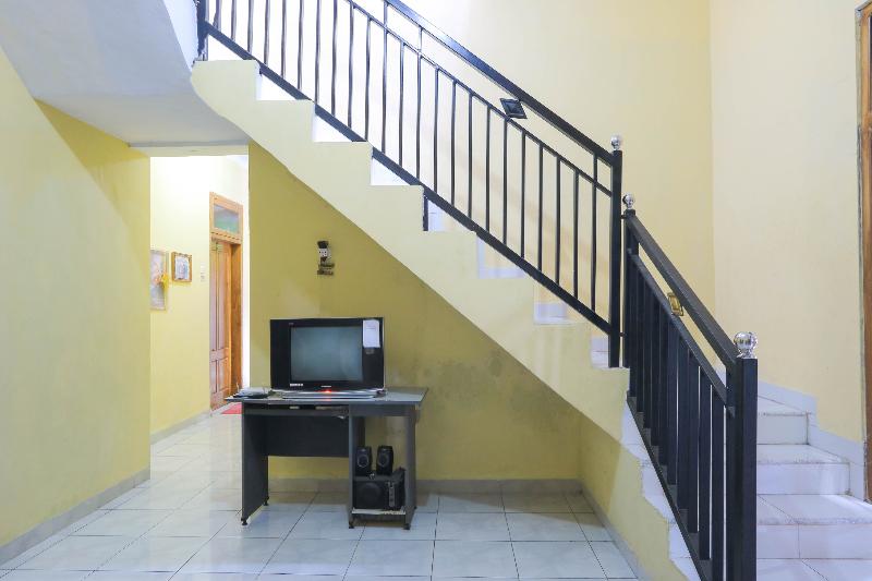 Spot On 2440 Wallet Family Residence - Lobi