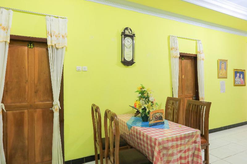 Spot On 2440 Wallet Family Residence - Lobi