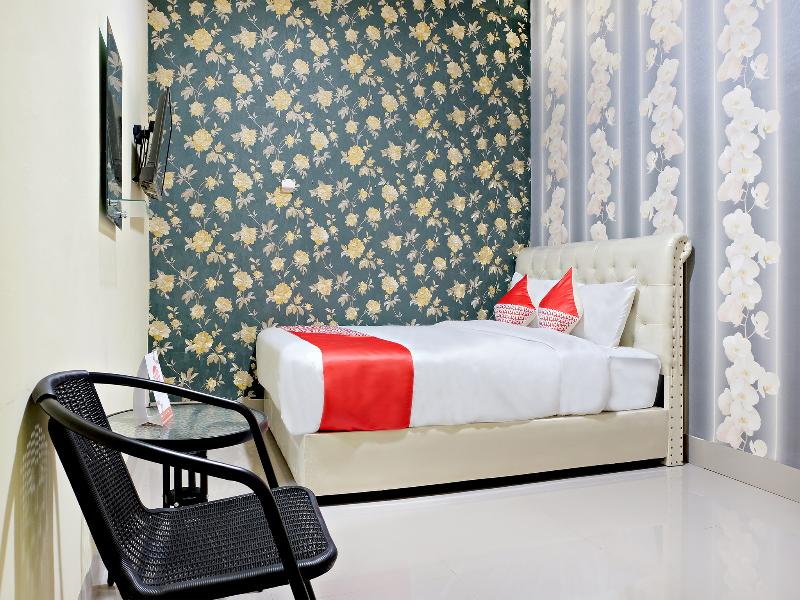 OYO 2595 Hotel Jinan Makassar - Oda