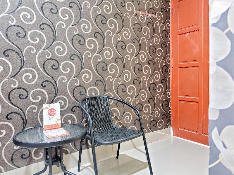 OYO 2595 Hotel Jinan Makassar - Oda