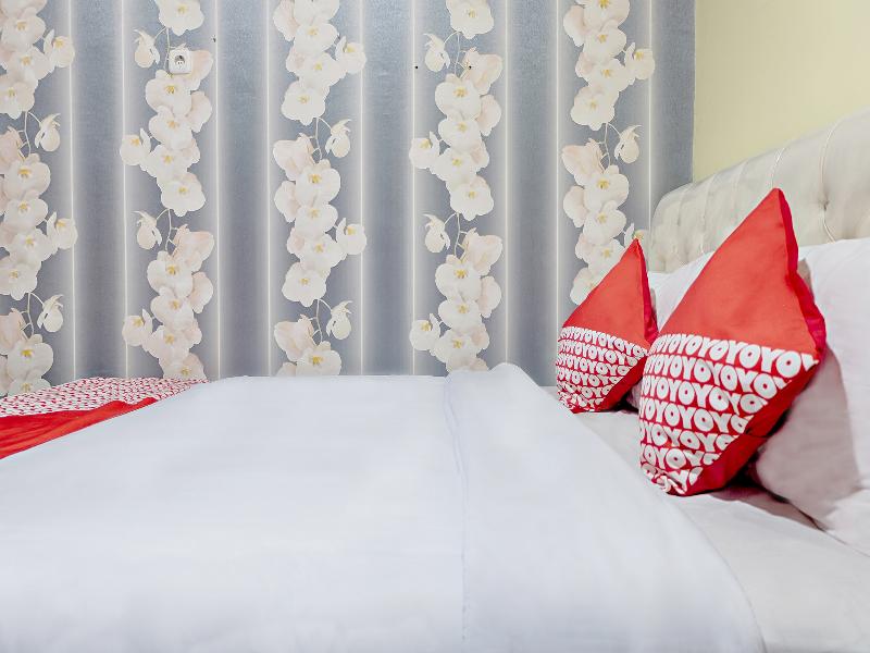 OYO 2595 Hotel Jinan Makassar - Oda