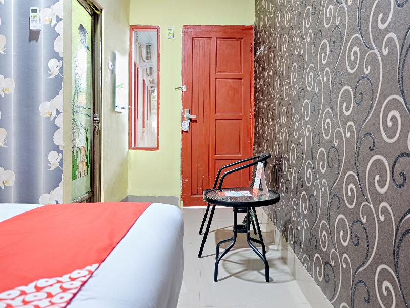 OYO 2595 Hotel Jinan Makassar - Oda