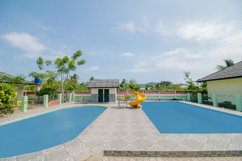 Hotel Ratu Pantai - Havuz