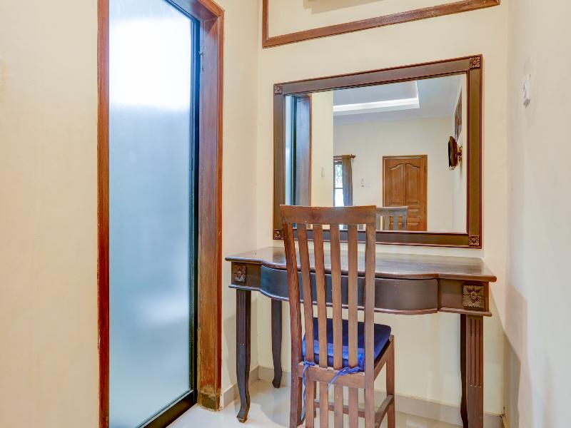 Oyo 1762 Hotel Astiti Graha Tanah Lot - Oda