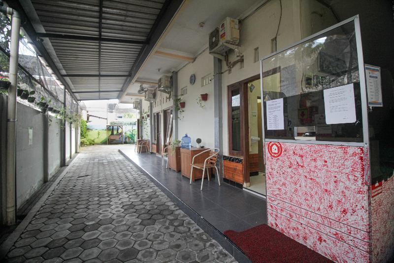 Capital O 2258 Santana Syariah Guest House - Lobi