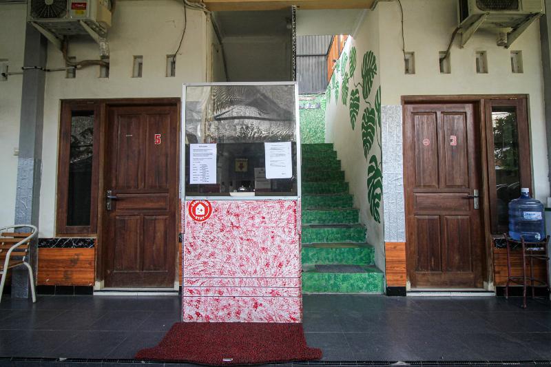 Capital O 2258 Santana Syariah Guest House - Lobi