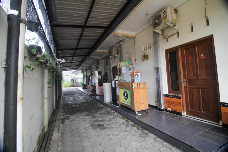 Capital O 2258 Santana Syariah Guest House - Lobi