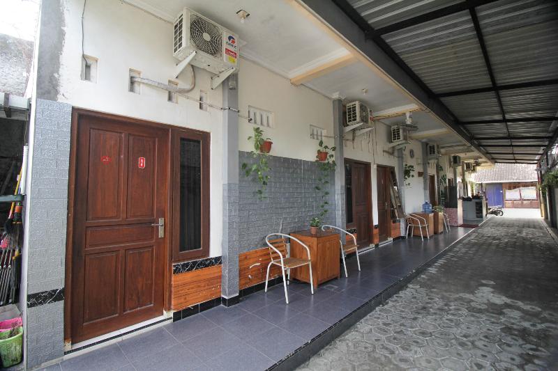 Capital O 2258 Santana Syariah Guest House - Lobi