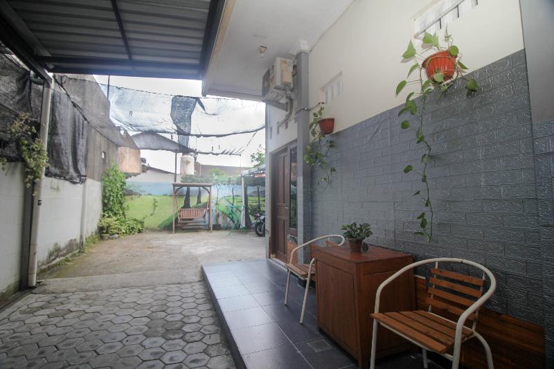 Capital O 2258 Santana Syariah Guest House - Lobi