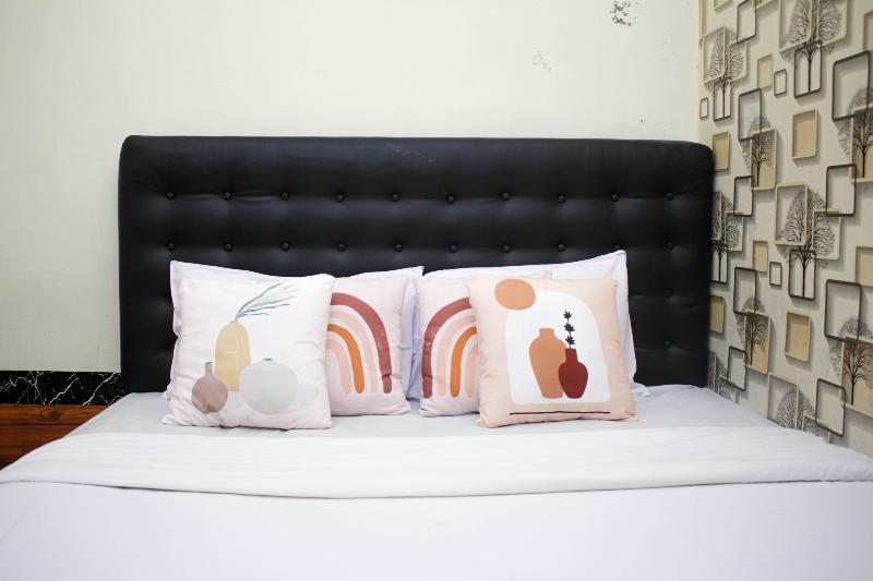 Capital O 2258 Santana Syariah Guest House - Oda