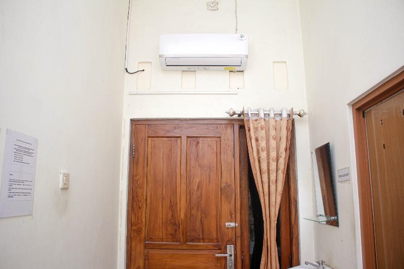Capital O 2258 Santana Syariah Guest House - Oda