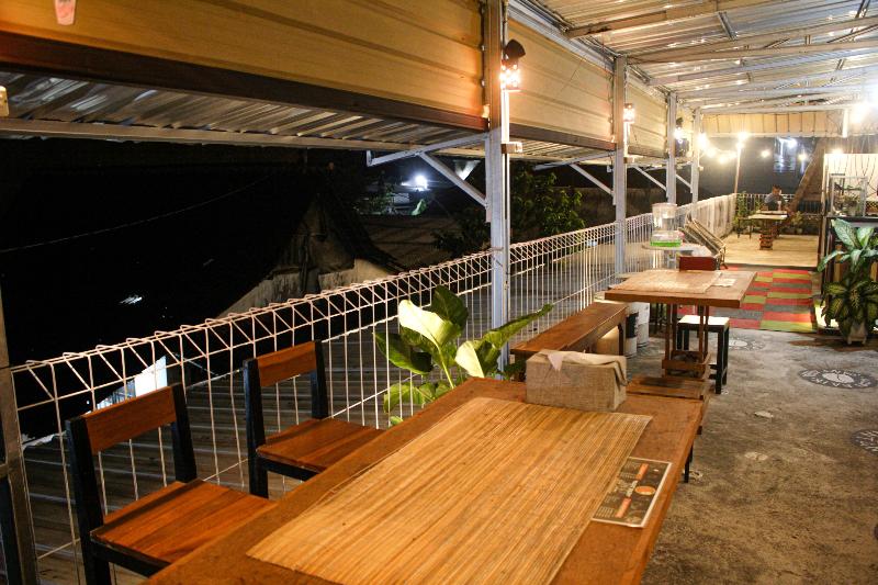 Capital O 2258 Santana Syariah Guest House - Restoran